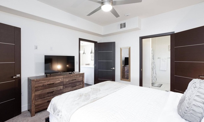 Spring Valley Apartamento | Homey First Floor Unit in A Gated Community/FREE EV Charger!