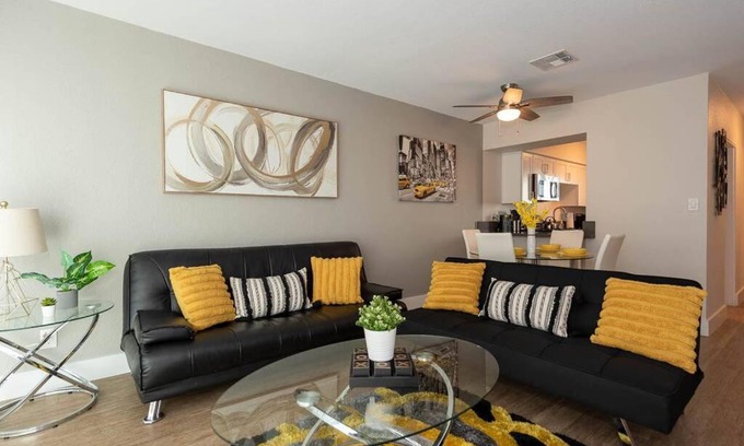 Birdland Apartamento | Homey Modern 2BR-15min to Gaslamp, SeaWorld, Beach