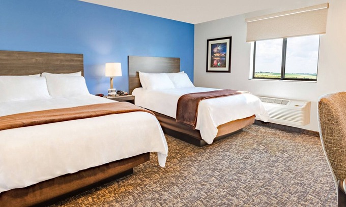 Seven Hills Casa | Homey Room with Kitchen Near Mandalay Bay Convention Center | Pet-Friendly