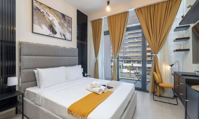 Nad Al Sheba Apartamento | Homey Studio Apartment Perfect for 2 at Azizi Riviera 46