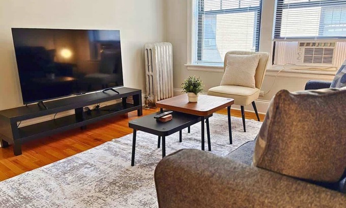 Kenwood Apartamento | Homey Vibes Furnished 1BR Apt