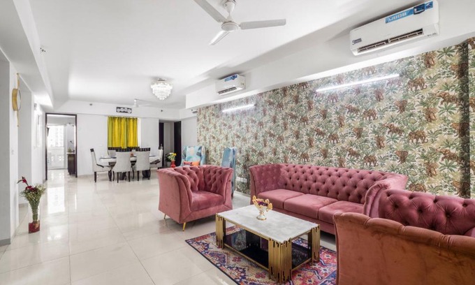 Noida Apartamento | Homlee-Super Luxury 4 BHK Apartment nr NOIDA EXPO