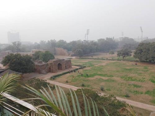 Delhi Apartamento | Homlee-Vintage Green 2BHK with Terrace & fort View