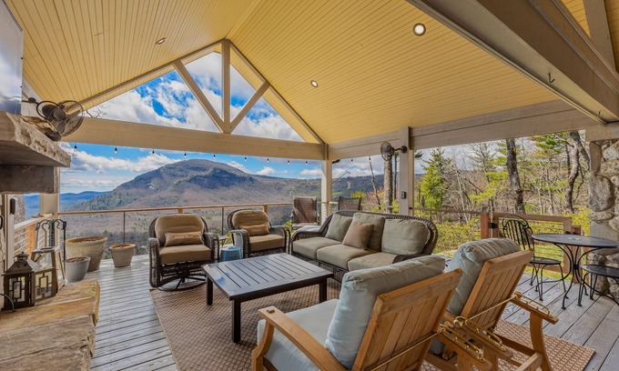 Cashiers Casa | Honey Bear Ridge - Exceptional Views in Continental Cliffs, all on one level!
