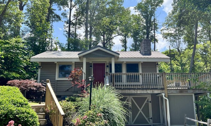 Gatlinburg Chalet De Esquí | Honey Bee Hideaway, nestled in the woods!