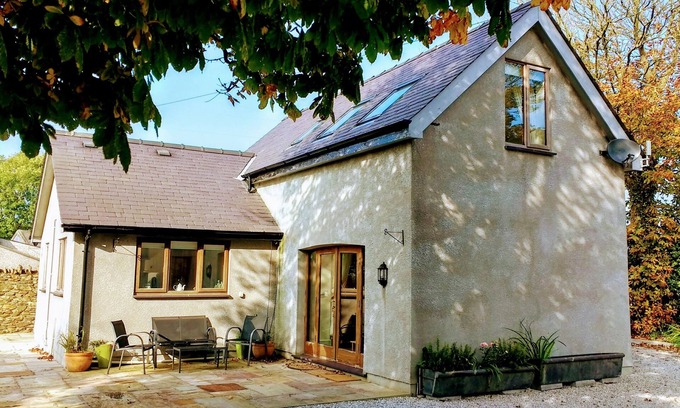 Rhosybol Cabaña | Honey Cottage está a solo 3 millas de Amlwch en la costa norte de Anglesey.