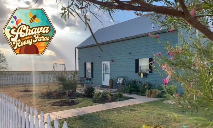 Levelland Casa | Honey Farm Private Cottage