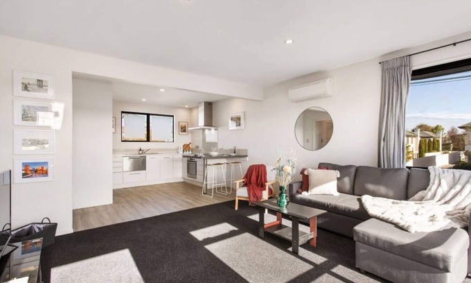 Edgeware Apartamento | Honey for the Money Warm Sunny 10 mins CBD