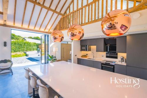 Tring Casa | Honeybee Barn - Stunning 4-Bed Rural Paradise