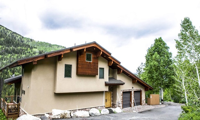 Salt Lake Mountain Resorts Casa | Vista de nido de abeja: 4 dormitorios, 4 baños Casa en Brighton, capacidad para 12