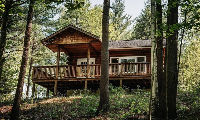 Keene Cabina | Trillium Cabin-Cabaña-Bañera de hidromasaje-Luna de miel-Vista al bosque