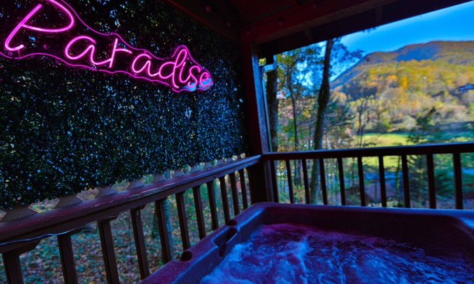 Wears Valley Cabina | Honeymoon Getaway Hot Tub Fireplace VIEWS Seclusion