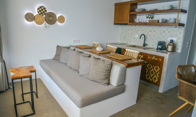 Tripiti Casa | honeymoon klima suite