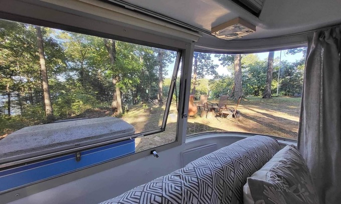 Cassville Casa | Honeysuckel Hideout-Glamping Airstream-Lake front, intended for adults only