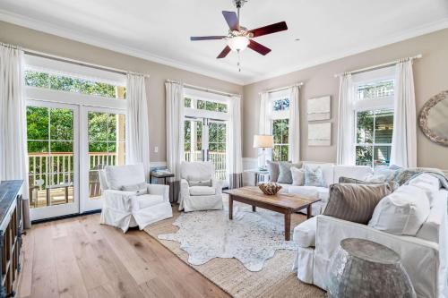 Beach District Casa | Honeysuckle