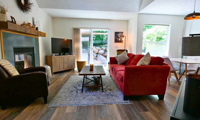 Hood River Casa | Hood River Contemporary Townhome