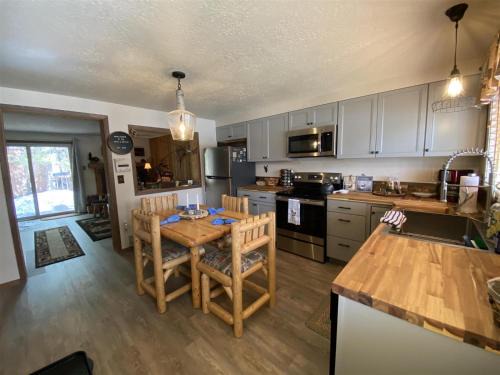 West Yellowstone Casa | Hook and Antler