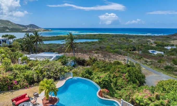 Judith's Fancy Casa | Hook ’em on Paradise - Luxury Villa