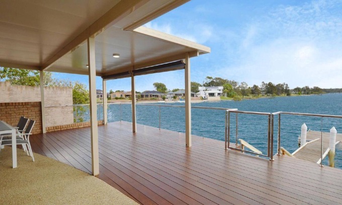 Yamba Casa | Hook, Wine and Sinker