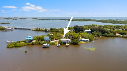 Cedar Key Casa | Hook, Wine and Sinker Cottage