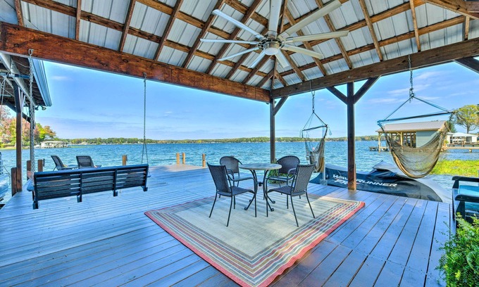 Norwood Casa | Hooked On Tillery Escape it All