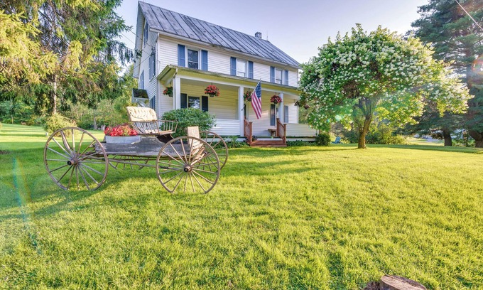 Center Moreland Casa | Hop Bottom Home w/ Private Yard & Fire Pit!