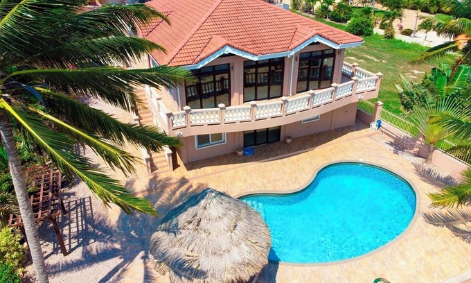 Sittee River Casa | Hopkins Beach Retreat - Balcony House, RIGHT ON THE BEACH! - OVERLOOKING POOL!