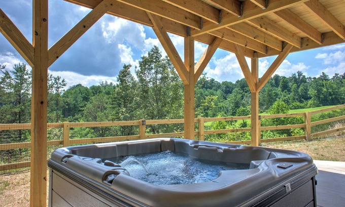 Leicester Casa | Hops and Dreams by Carolina Mornings | Hot Tub, Mtn Views⛰️+Biltmore Pass