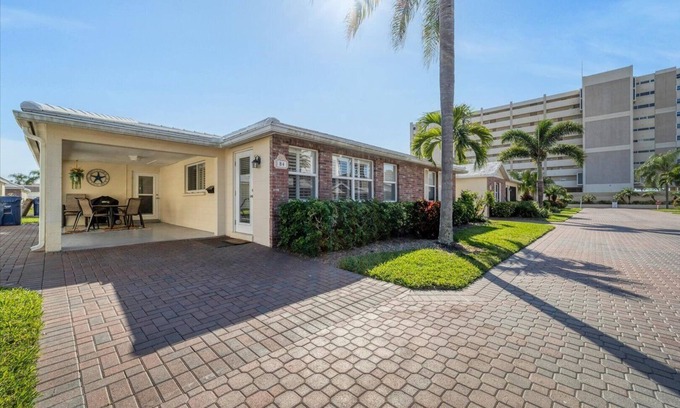 Siesta Key Villa | Horizons West Villa B-4 - Close to the White Sands of Crescent Beach!