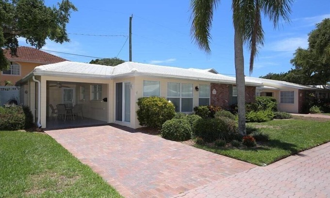 Siesta Key Villa | Horizons West Villa E-10 - Bayside Beauty!