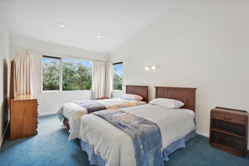 Waikanae Casa | Hornbill Nest - Waikanae Beach Holiday Home