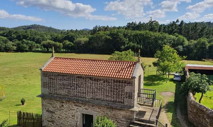 Coristanco Casa | Horreo Lar San Adrián Typical Galician lodging, for a couple