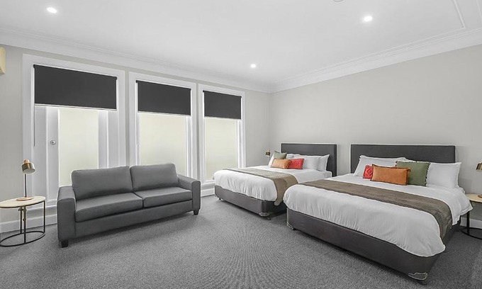 Homebush Hotel | Horse and Jockey Hotel Homebush
