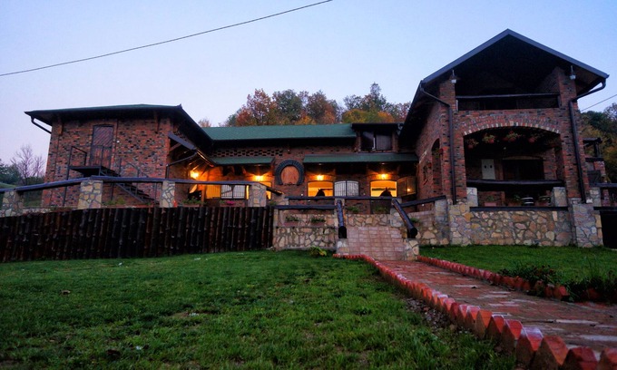 Valjevo Casa | Rancho de equitación con hotel y alojamiento en apartamentos.