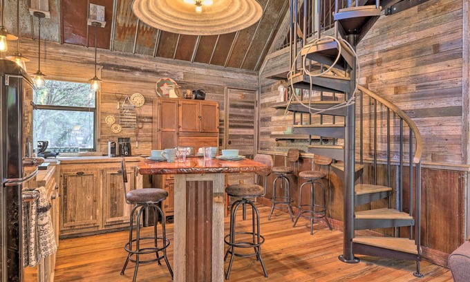 Wimberley Cabaña | 'horse Thief Inn' Cabin Retreat w/ Deck & Hot Tub!