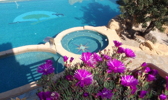 Vilanova I la Geltru Apartamento | Horsefarm apartment: swimming pool, sea views, Wifi & airconditioning