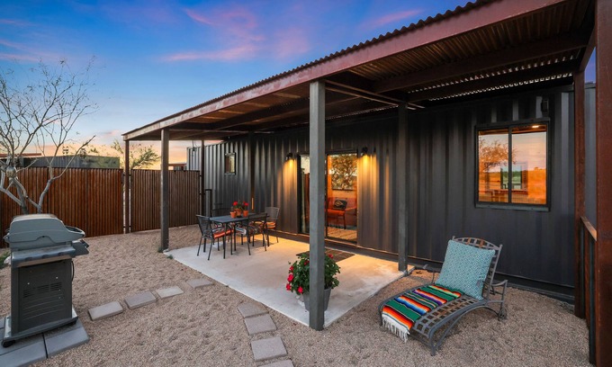 Wickenburg Casa | Horses and Dogs Welcome! Container Dwelling