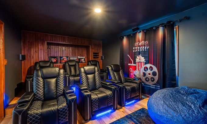 Summerlee Casa | Horseshoe Acres - Home theater, spa room, hot tub