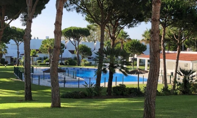 Campano Chalet De Esquí | CASA AZUL frente a un bosque de Pinsapos