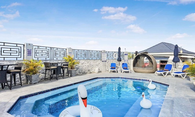 St.Bran's Burg Apartamento | Hospitality Expert BTS 8: Pool, Beach & Bar