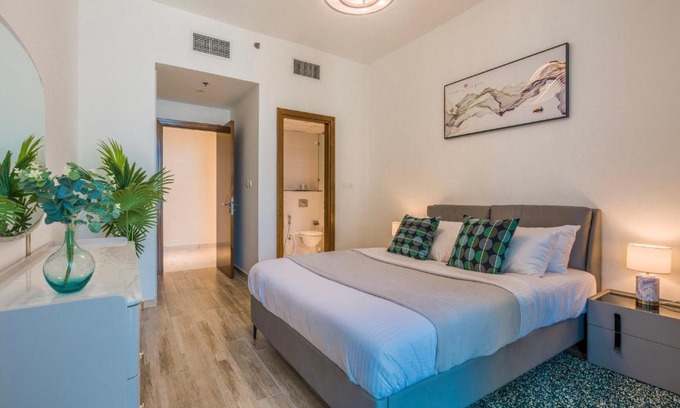 Al Quoz Apartamento | HOSPITALITYEXPERT 2BR High Floor flat Sleeps 5 Panoramic Canal & Ocean Views Stunning Pool