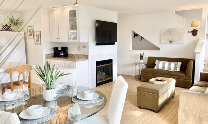 Downtown Condominio | Host By Owner! Family Size Condo! Walk to the Beach & Downtown! Two-car garage!