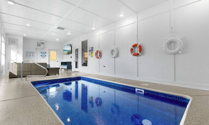 Pigeon Forge Cabina | Host Large Groups! Sleep 24 | Pool | Hot Tub | Views | Arcade Games | Location!