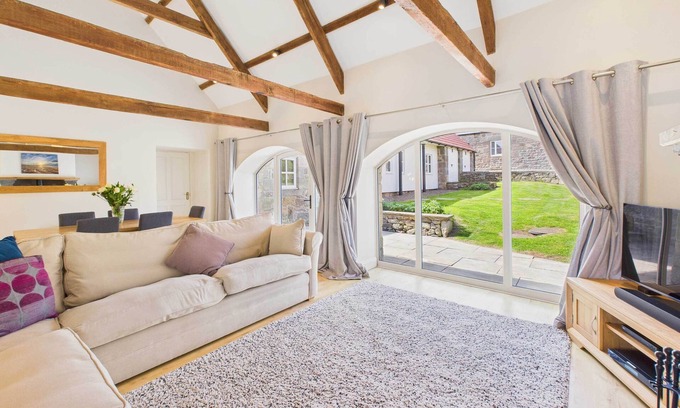 Belford Casa | Host & Stay | Blue Barn