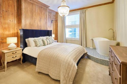 Whitby Casa | Host & Stay - Dalton House