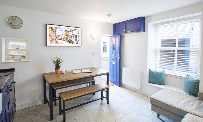 Staithes Casa | Host Stay Harbour Cottage