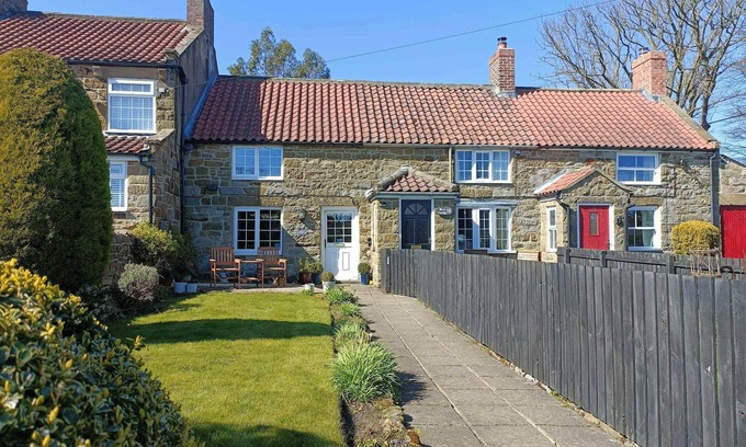 Saltburn-by-the-Sea Casa | Host & Stay | Honeysuckle Cottage