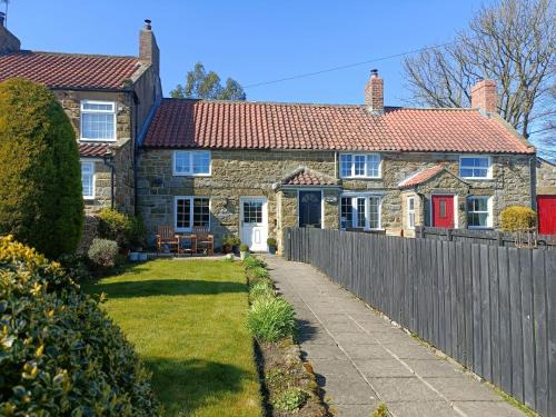 Saltburn-by-the-Sea Casa | Host & Stay - Honeysuckle Cottage