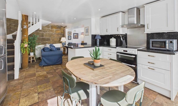Staithes Casa | Host & Stay | Luna Cottage