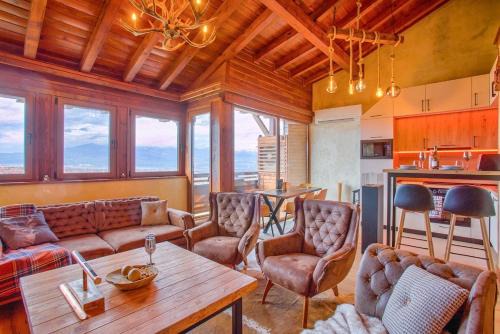 Shiligarnika Apartamento | Host2U Penthouse 2-Bedrooms The Best View - Free Parking
